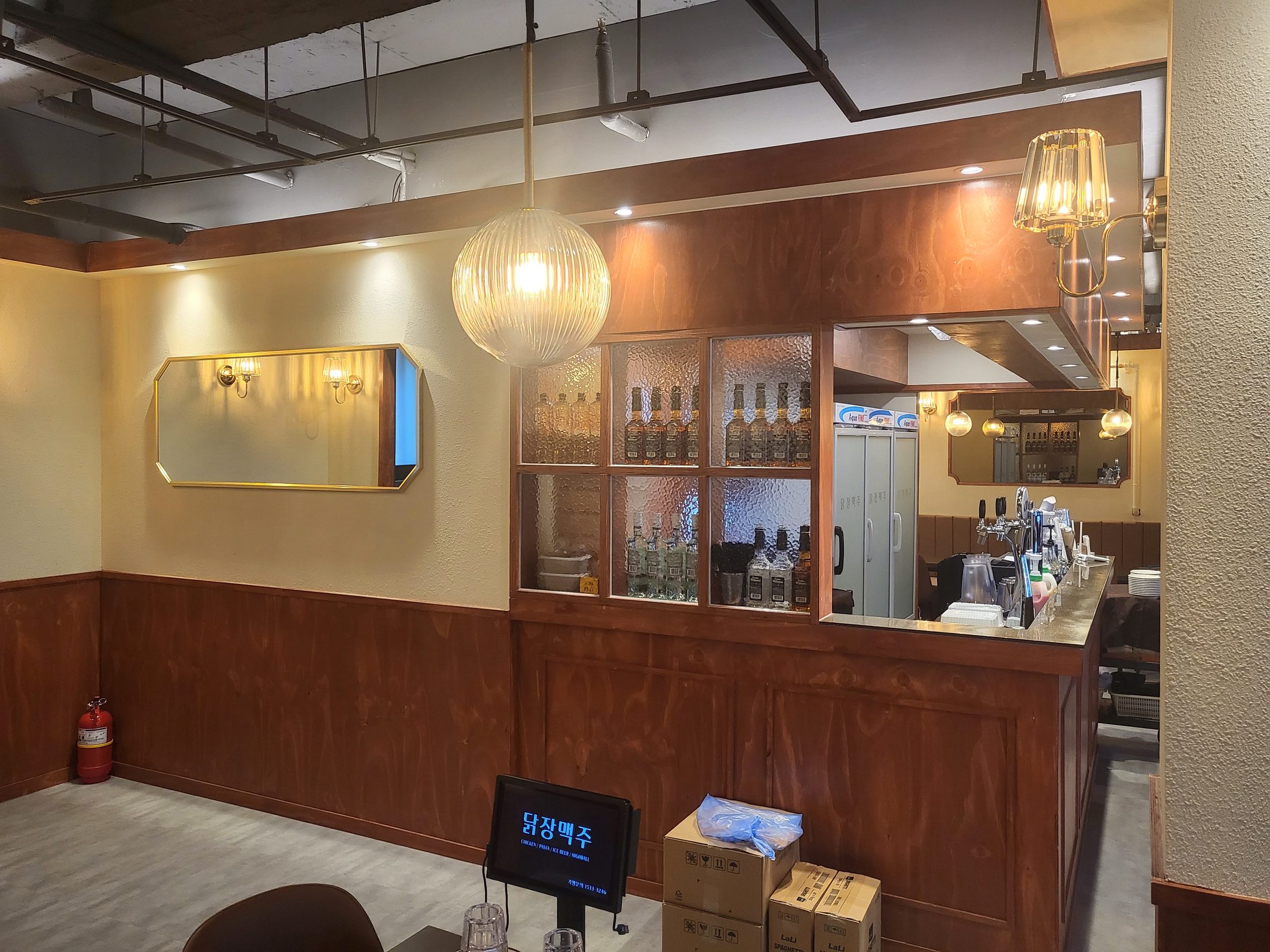 닭장 맥주 내부