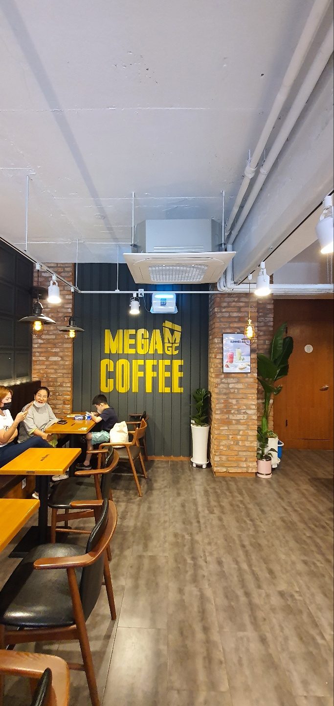 메가커피 안산이동점 내부