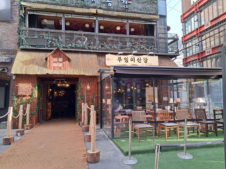 부엉이산장 강남점 내부